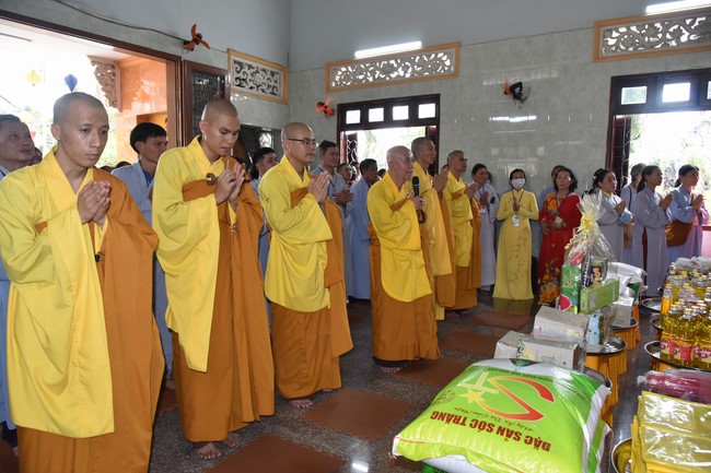 Pilgrimage at the beginning of Year of the Cat