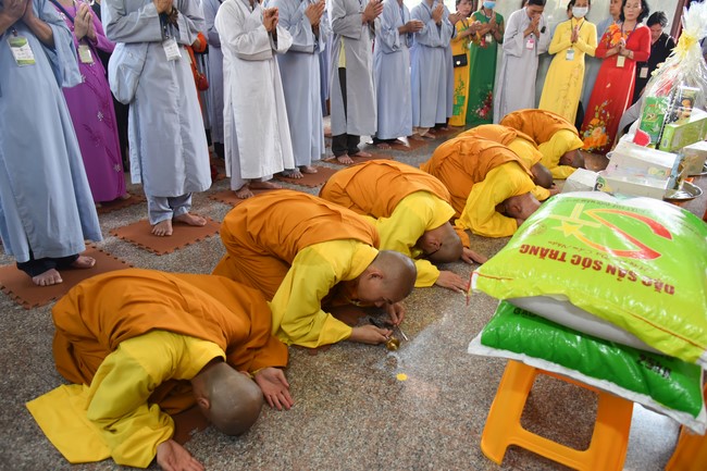 Pilgrimage at the beginning of Year of the Cat