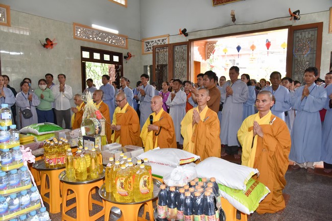 Pilgrimage at the beginning of Year of the Cat