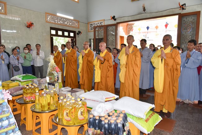 Pilgrimage at the beginning of Year of the Cat