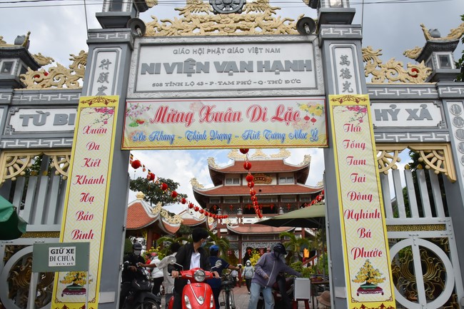 Pilgrimage at the beginning of Year of the Cat