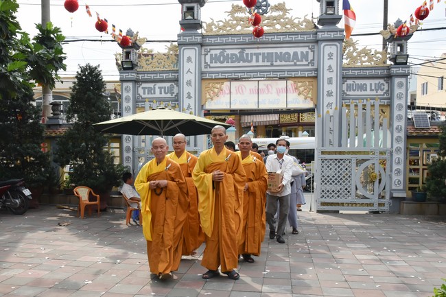 Pilgrimage at the beginning of Year of the Cat