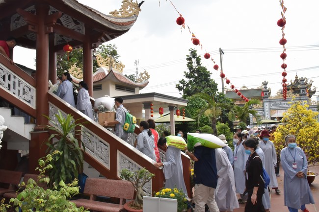 Pilgrimage at the beginning of Year of the Cat