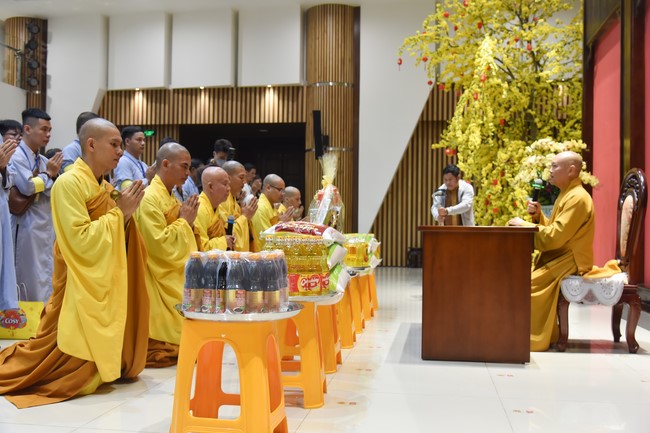 Pilgrimage at the beginning of Year of the Cat