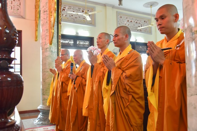 Pilgrimage at the beginning of Year of the Cat