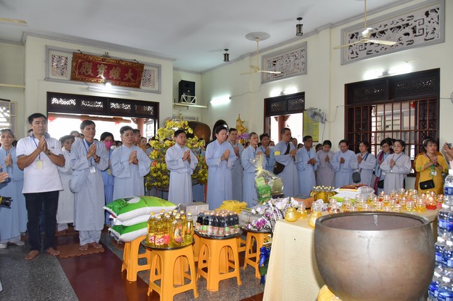 Pilgrimage at the beginning of Year of the Cat