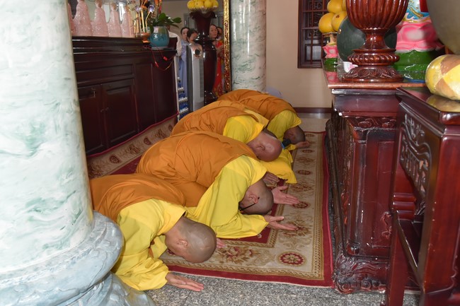 Pilgrimage at the beginning of Year of the Cat