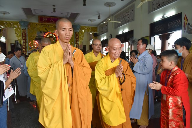 Pilgrimage at the beginning of Year of the Cat