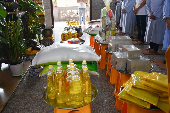 Pilgrimage at the beginning of Year of the Cat