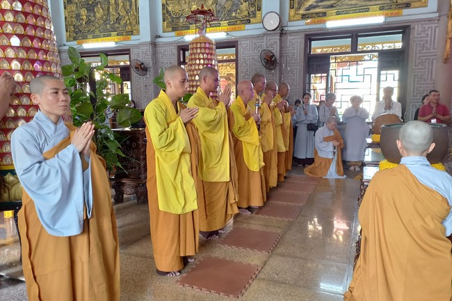 Pilgrimage at the beginning of Year of the Cat