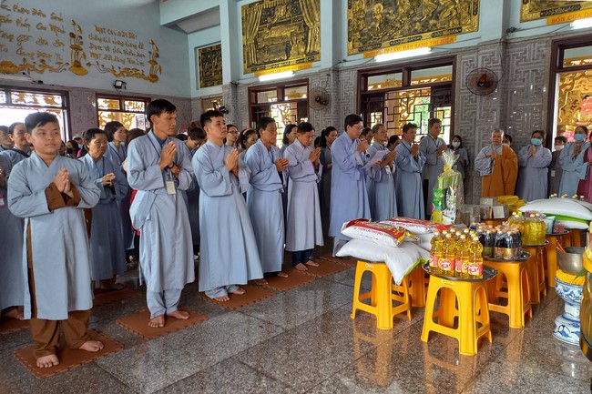 Pilgrimage at the beginning of Year of the Cat