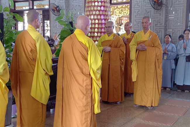 Pilgrimage at the beginning of Year of the Cat