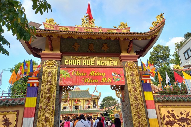 Pilgrimage at the beginning of Year of the Cat