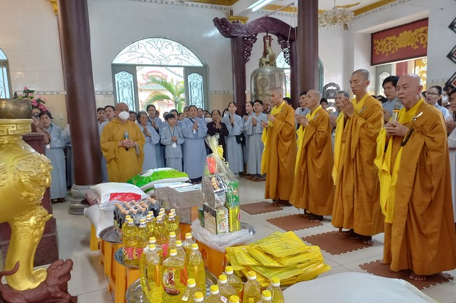 Pilgrimage at the beginning of Year of the Cat