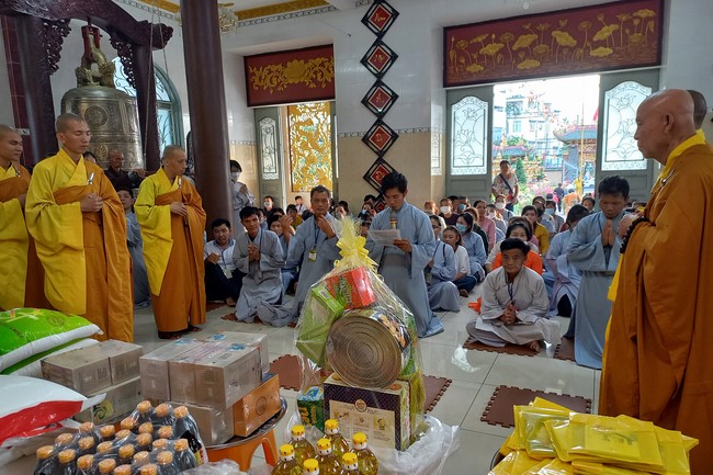 Pilgrimage at the beginning of Year of the Cat