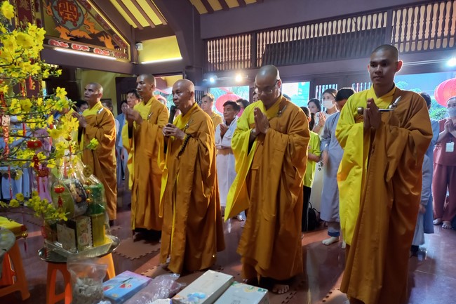 Pilgrimage at the beginning of Year of the Cat