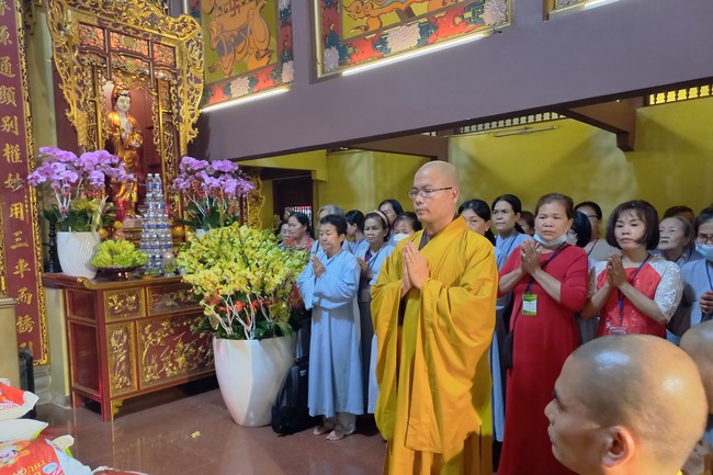 Pilgrimage at the beginning of Year of the Cat