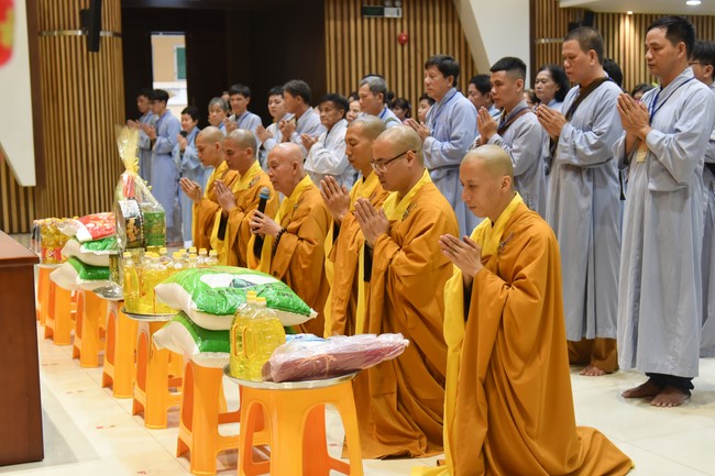 Pilgrimage at the beginning of Year of the Cat