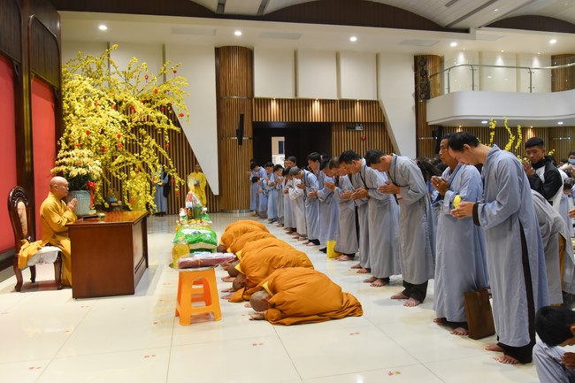 Pilgrimage at the beginning of Year of the Cat