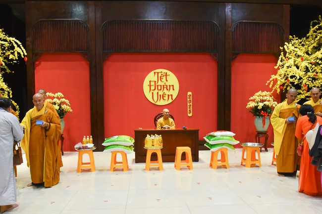 Pilgrimage at the beginning of Year of the Cat