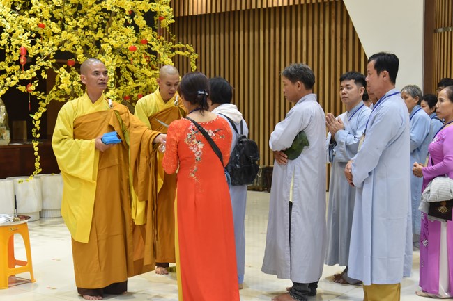 Pilgrimage at the beginning of Year of the Cat