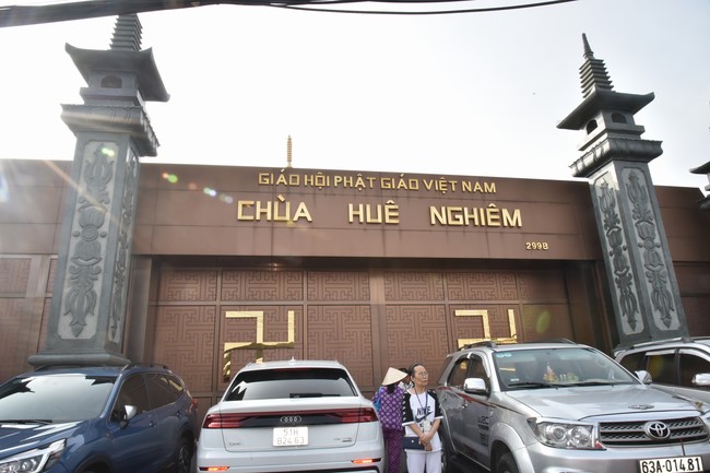 Pilgrimage at the beginning of Year of the Cat