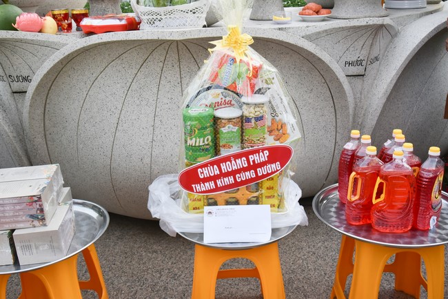 Pilgrimage at the beginning of Year of the Cat