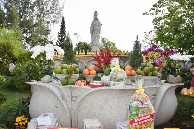 Pilgrimage at the beginning of Year of the Cat