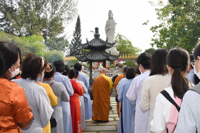 Pilgrimage at the beginning of Year of the Cat