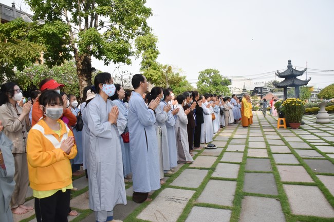 Pilgrimage at the beginning of Year of the Cat