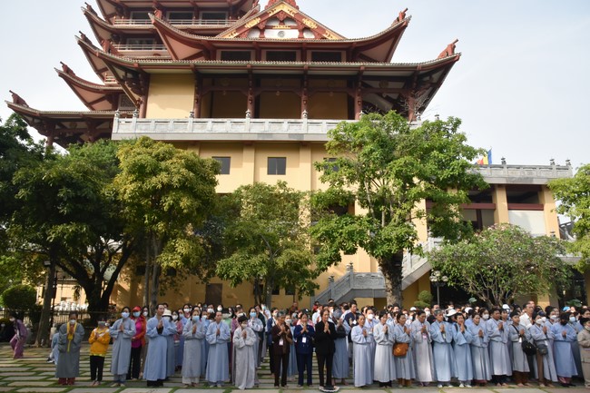 Pilgrimage at the beginning of Year of the Cat