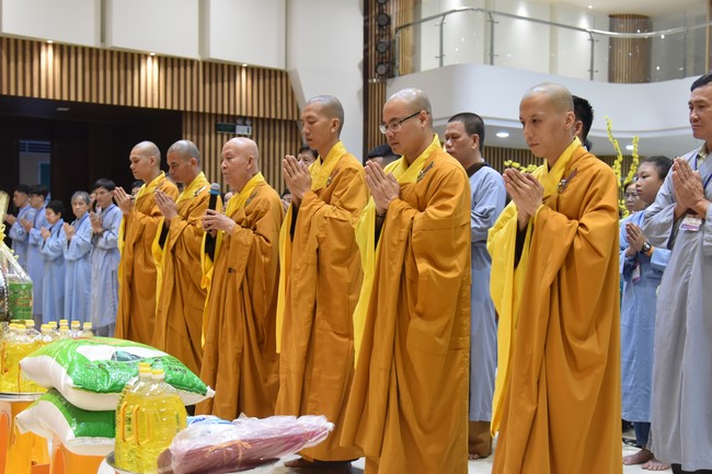 Pilgrimage at the beginning of Year of the Cat