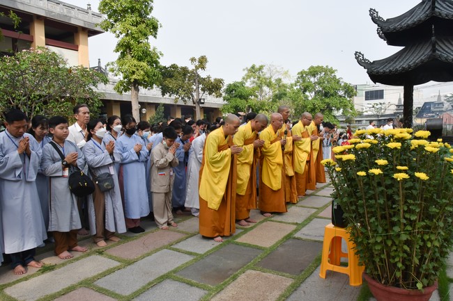 Pilgrimage at the beginning of Year of the Cat