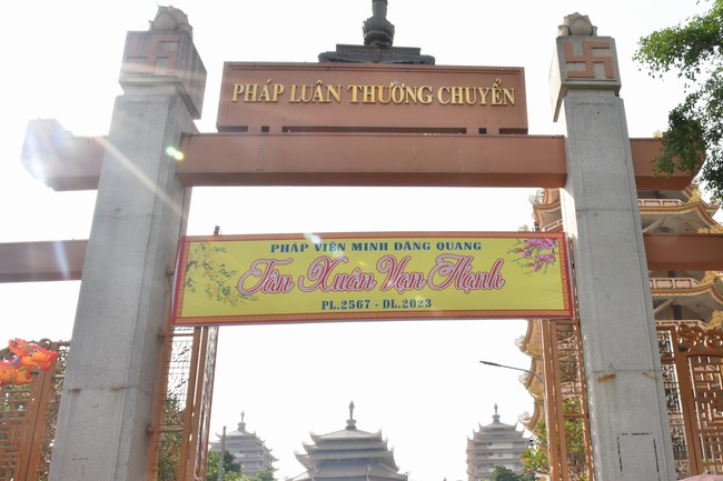 Pilgrimage at the beginning of Year of the Cat