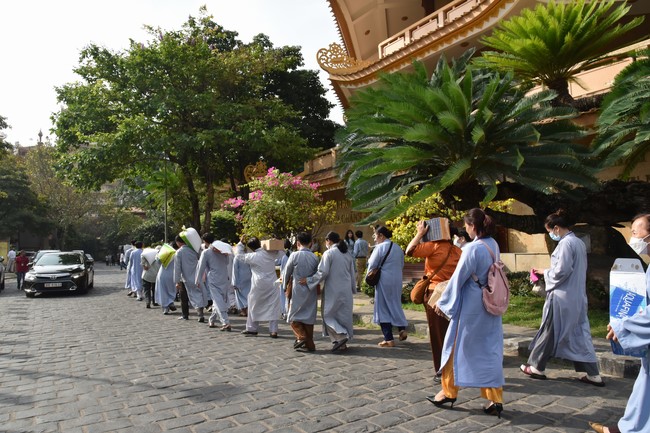 Pilgrimage at the beginning of Year of the Cat