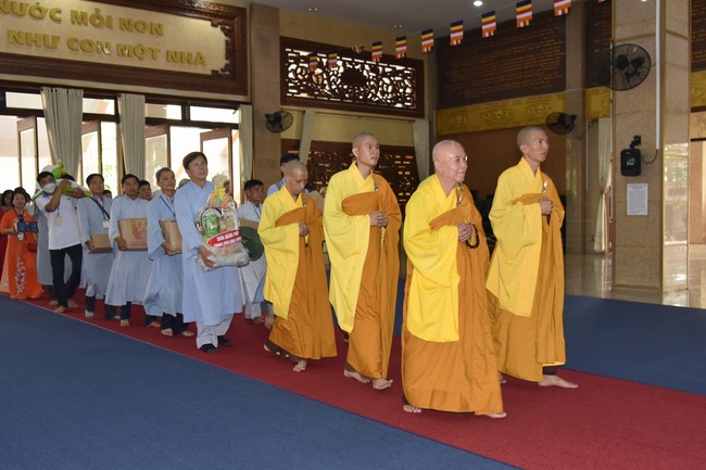 Pilgrimage at the beginning of Year of the Cat