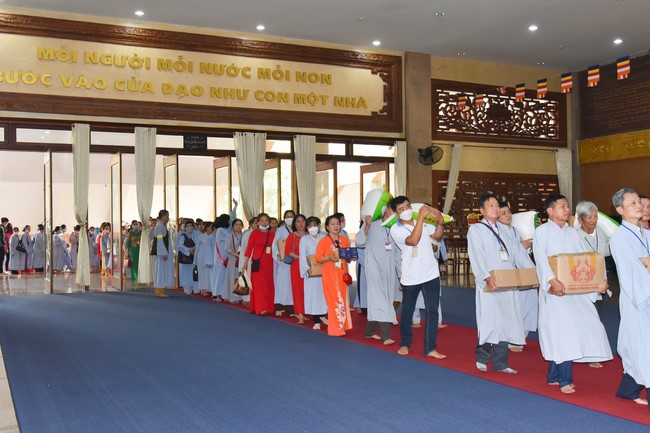 Pilgrimage at the beginning of Year of the Cat