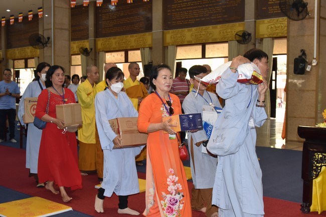 Pilgrimage at the beginning of Year of the Cat