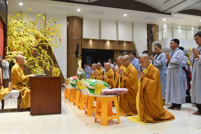 Pilgrimage at the beginning of Year of the Cat