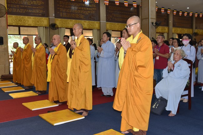 Pilgrimage at the beginning of Year of the Cat