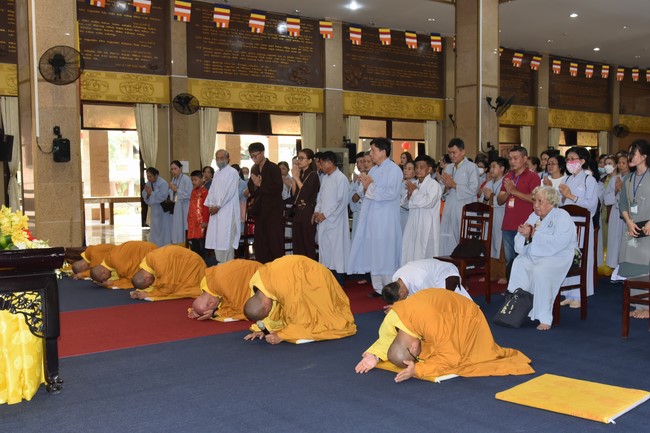 Pilgrimage at the beginning of Year of the Cat