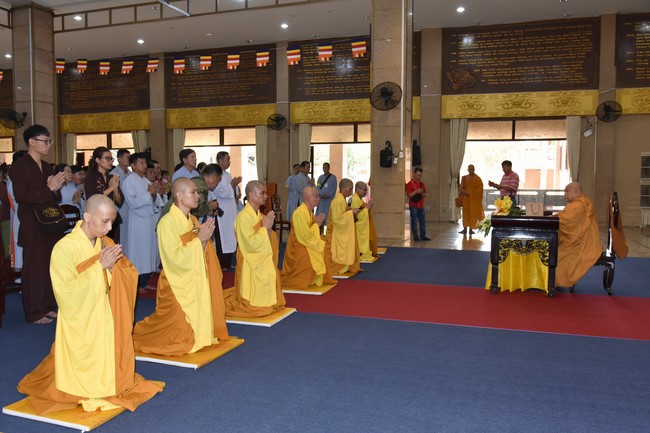 Pilgrimage at the beginning of Year of the Cat