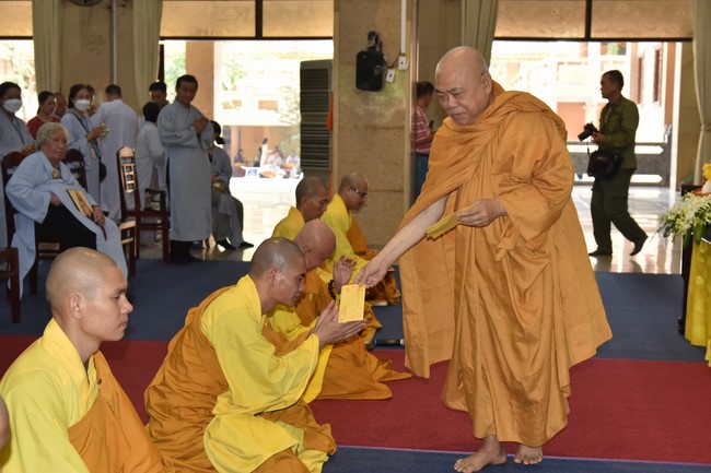 Pilgrimage at the beginning of Year of the Cat