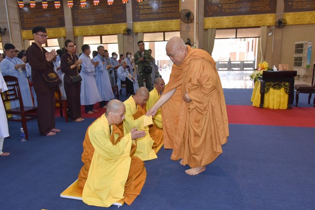 Pilgrimage at the beginning of Year of the Cat