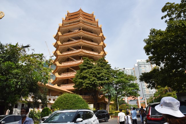 Pilgrimage at the beginning of Year of the Cat