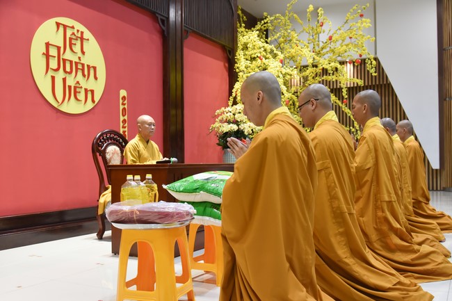 Pilgrimage at the beginning of Year of the Cat