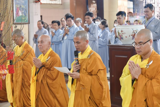 Pilgrimage at the beginning of Year of the Cat