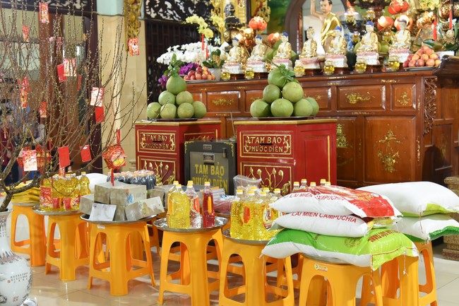 Pilgrimage at the beginning of Year of the Cat