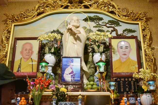 Pilgrimage at the beginning of Year of the Cat