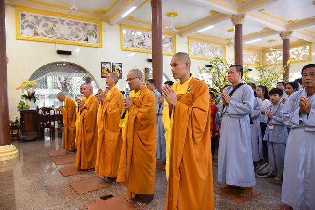 Pilgrimage at the beginning of Year of the Cat